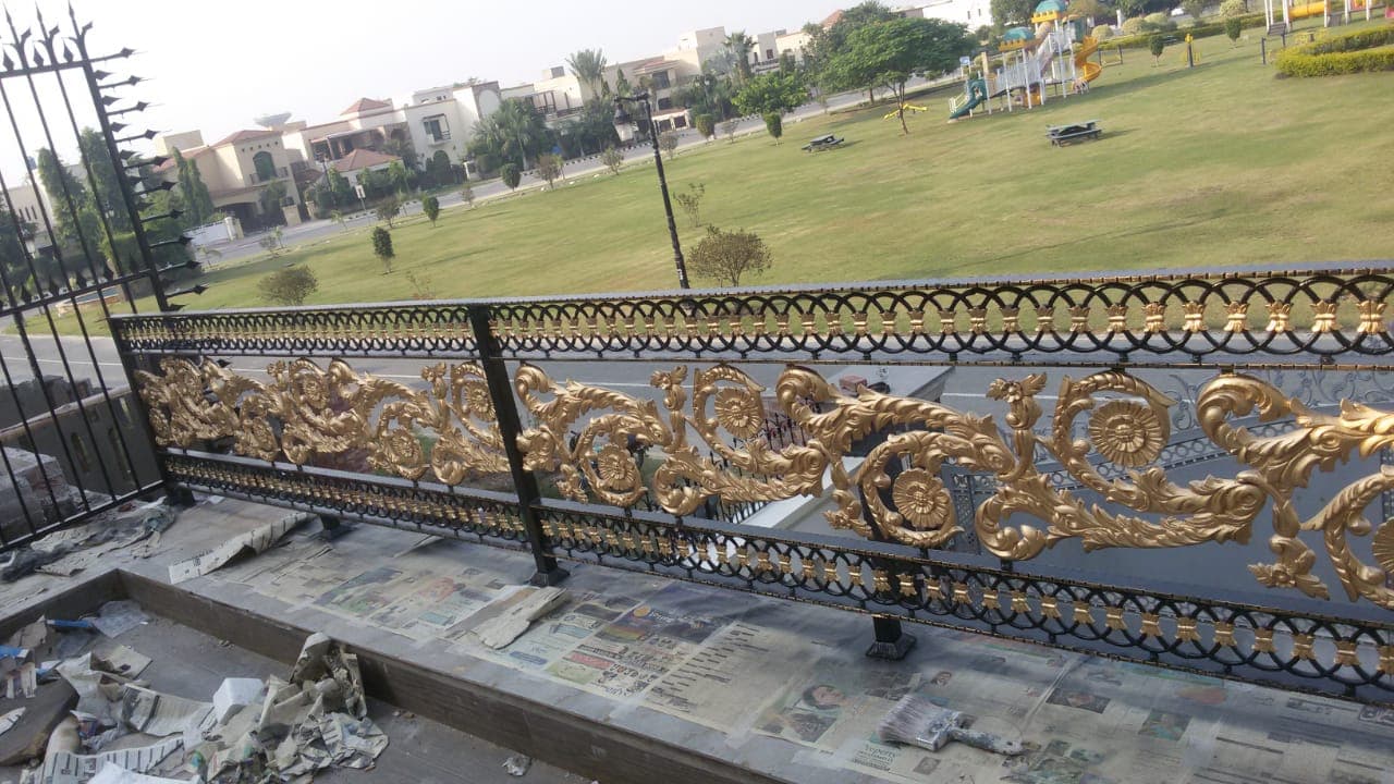 Modern Horizontal Line Balcony