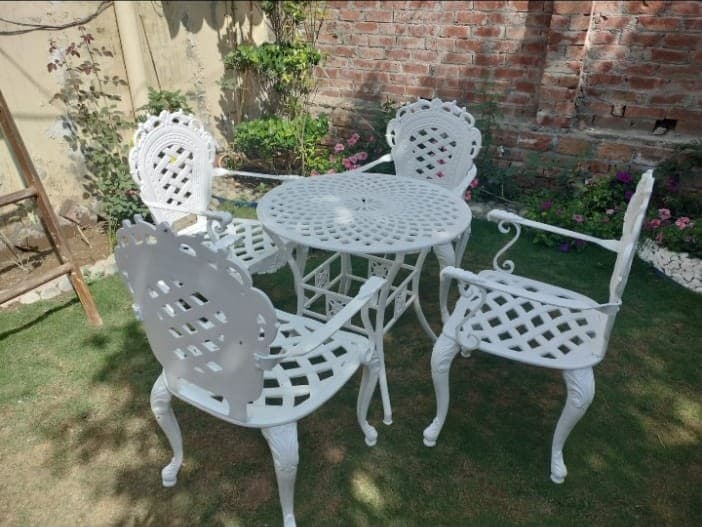 Heavy White Garden Set