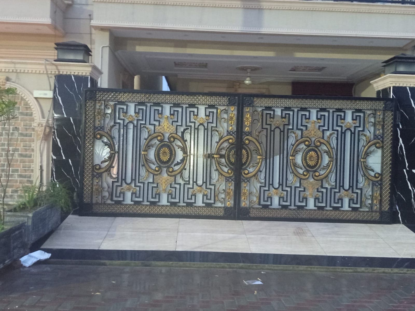 Royal Black & Gold Gate